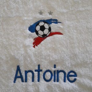 Serviette de toilette brodée du motif FOOT France championne du monde à personnaliser du prénom de votre choix