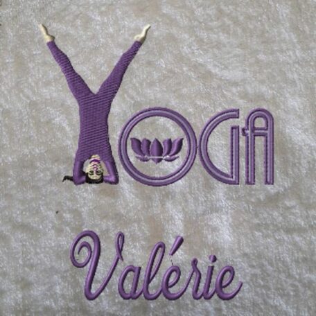 Serviette de toilette brodée du motif YOGA à personnaliser du prénom de votre choix