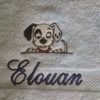 Cette jolie serviette éponge brodée du motif Chien Dalmatien et personnalisée d'un prénom sera le cadeau parfait pour les amoureux des chiens