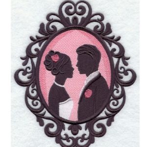 Serviette éponge brodée du motif Caméo représentant un couple de mariés