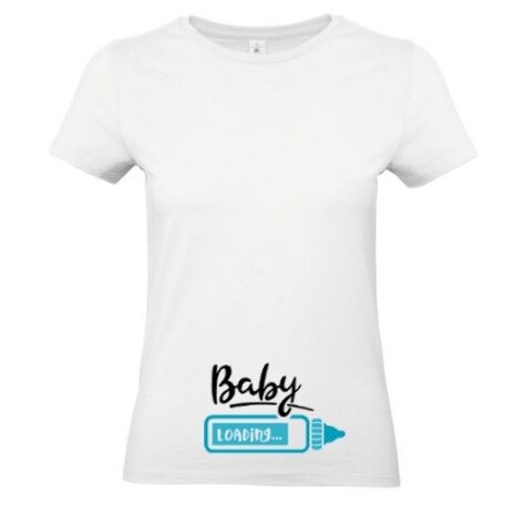 Bébé va arriver et vous avez envie d'annoncer votre grossesse de manière originale ? Découvrez la sélection de t-shirts personnalisables créés pour cette occasion.