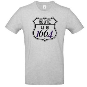 Pour jouer la carte de l’humour le T-shirt humoristique “Route US 1664” sera idéal pour faire une petite blague à un copain qui aime bien la bière et les Etats-Unis et plus particulièrement la mythique Route 66.