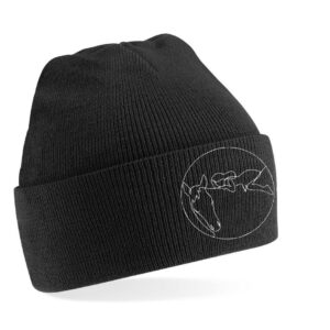 Bonnet brodé du logo du poney-club de la jument noire