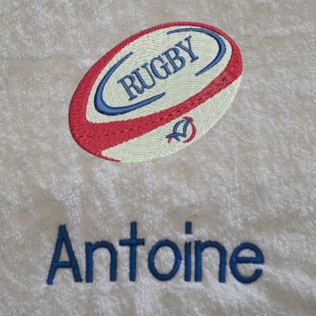 Serviette de toilette brodée du motif RUGBY - ballon, à personnaliser du prénom de votre choix