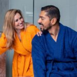 Découvrez notre collection de peignoirs de bain Classic, avec col châle, personnalisés avec broderie sur mesure (prénom ou initiales). Conçus en coton doux et absorbant, nos peignoirs conviennent aux femmes, hommes. Idéal comme cadeau personnalisé, ils allient confort, qualité et élégance au quotidien.